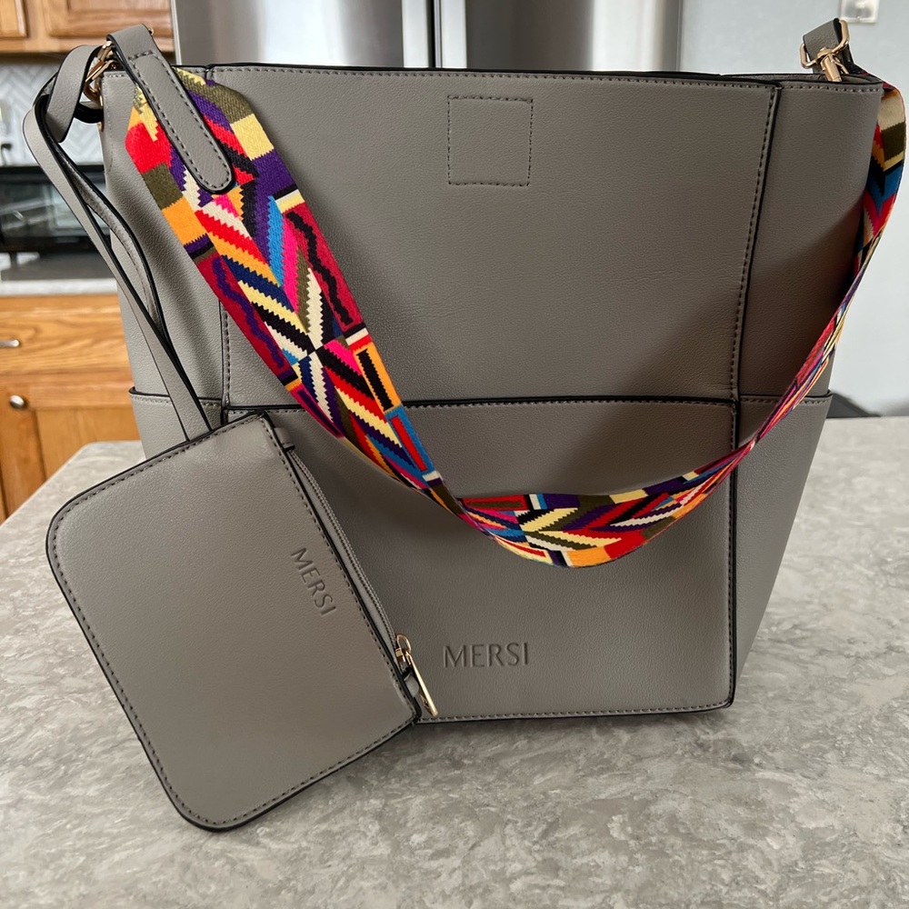 Mersi Bucket Bag